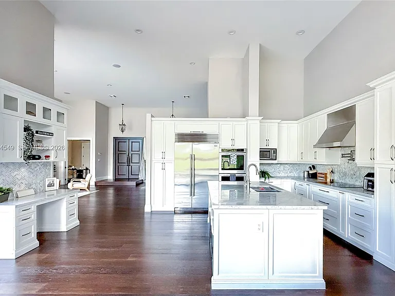 400 Alexandra Cir — Photo 27