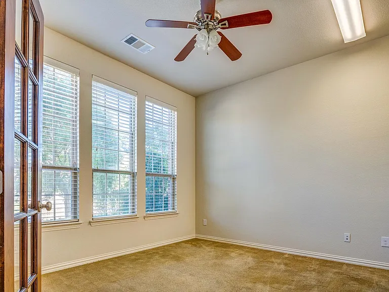 10841 Leesa Dr — Photo 5