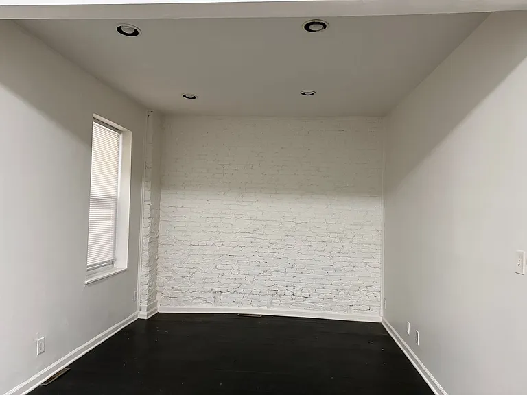 823 N Jackson St — Photo 6