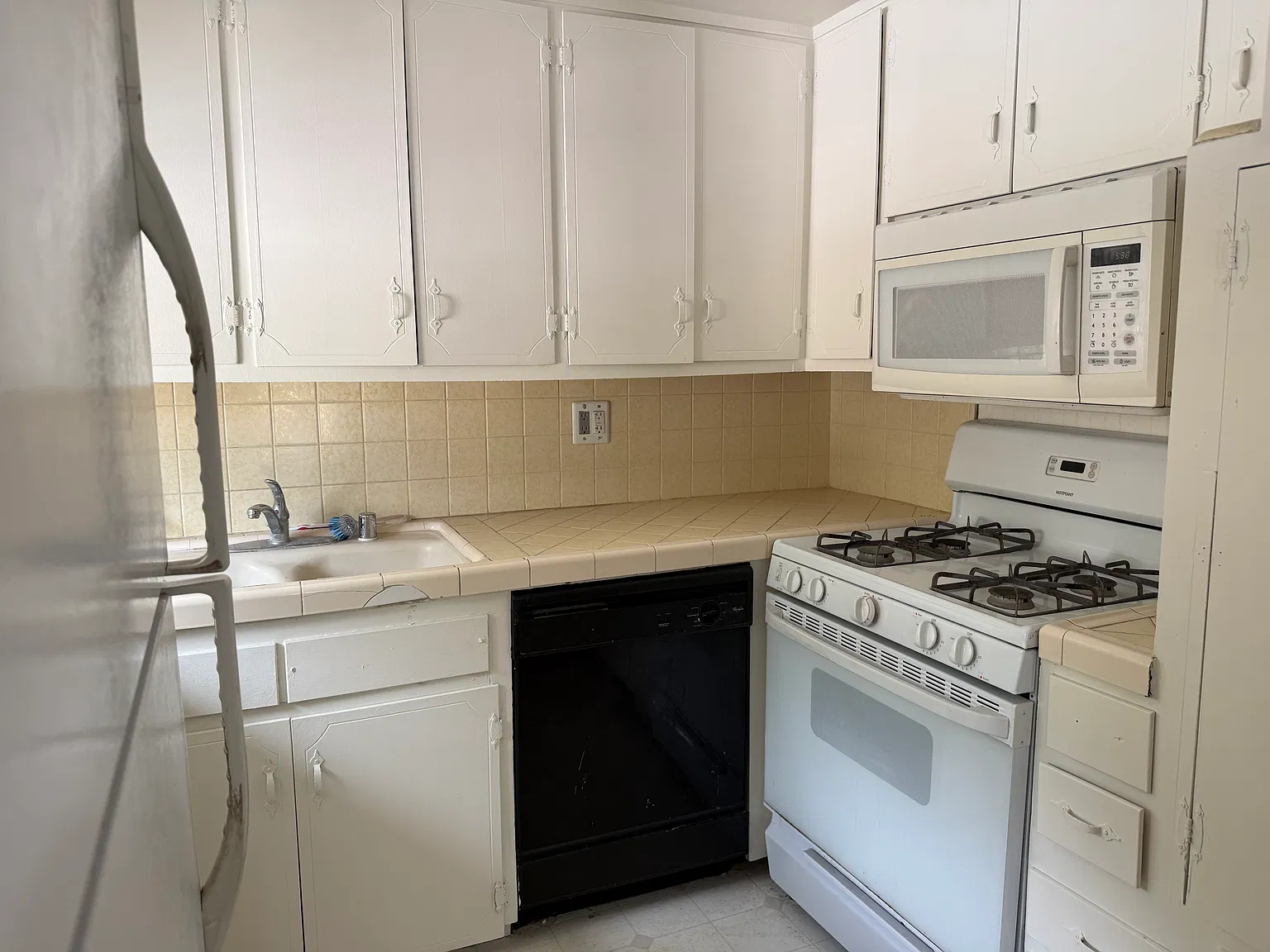 2 bed, 820 sqft, $1,750 — Photo 3