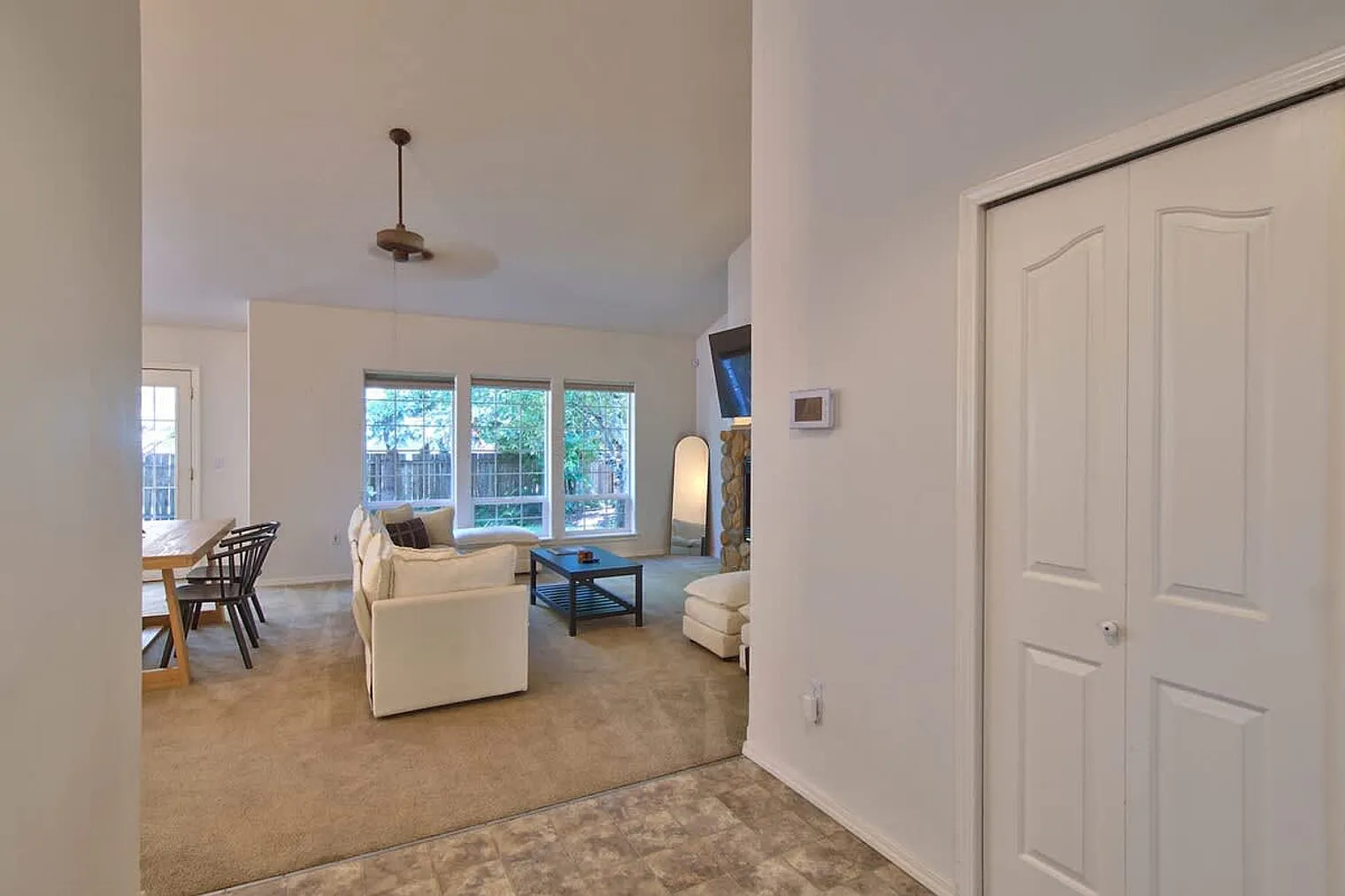 3 bed, 2.0 bath, 1539 sqft, $8,233 — Photo 2