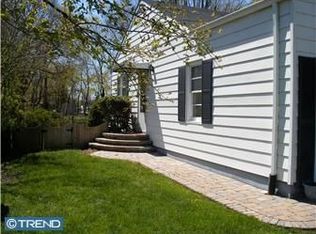 1103 E Almond St, Vineland, NJ 08360