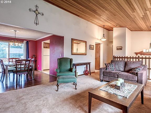 5th image of 2903 NE 84th St