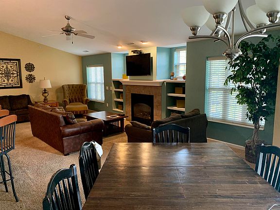 5th image of 670 East Ln #210