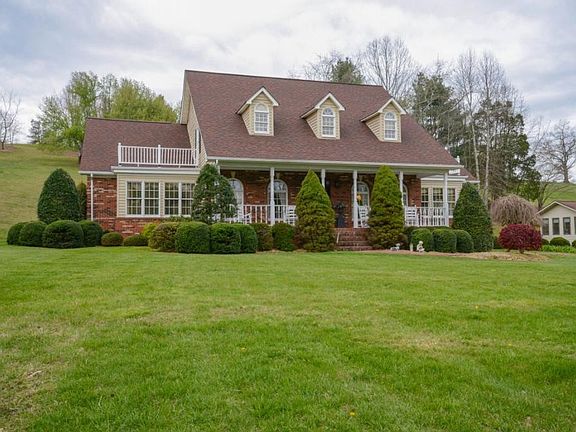 3rd image of 719 Quail Hollow Dr