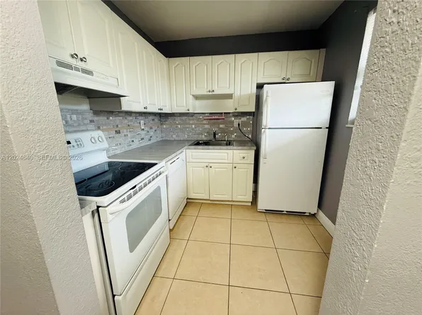 2040 NW 89th Ave #204, Pembroke Pines, FL 33028
