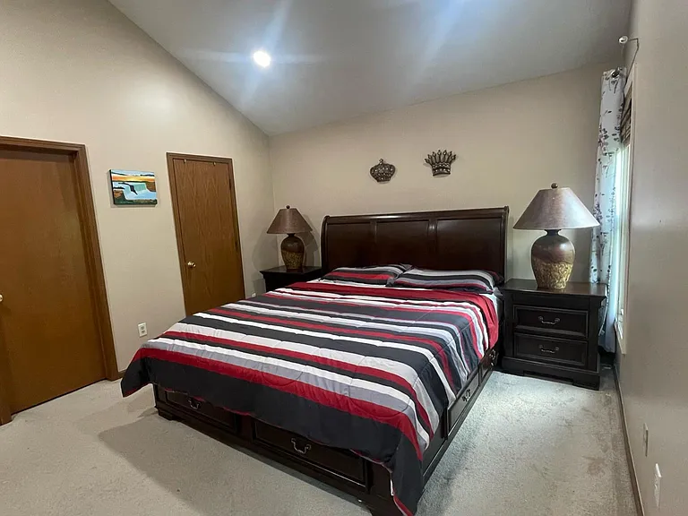 1027 Congress Dr — Photo 23