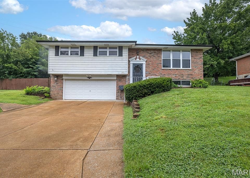 1st image of 1439 Twin Oaks Dr