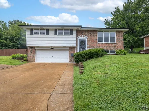 1439 Twin Oaks Dr, Arnold, MO 63010
