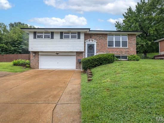 1439 Twin Oaks Dr, Arnold, MO 63010