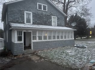 9933 Ridge Rd, Middleport, NY 14105