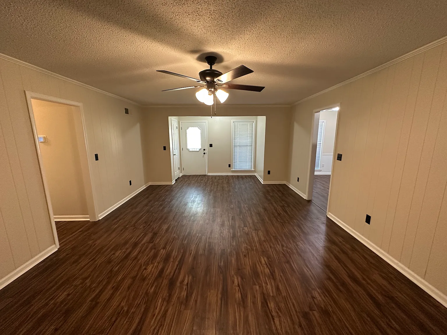 3 bed, 1417 sqft, $2,295 — Photo 3