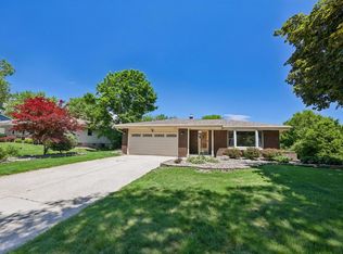 7557 Chapel Hill COURT N N, Franklin, WI 53132