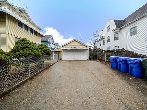 3rd image of 570-572 Dickinson St