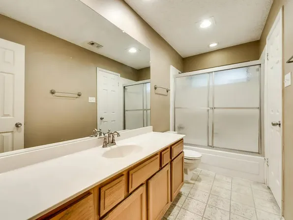 519 Meadowcreek Dr, Mesquite, TX 75150