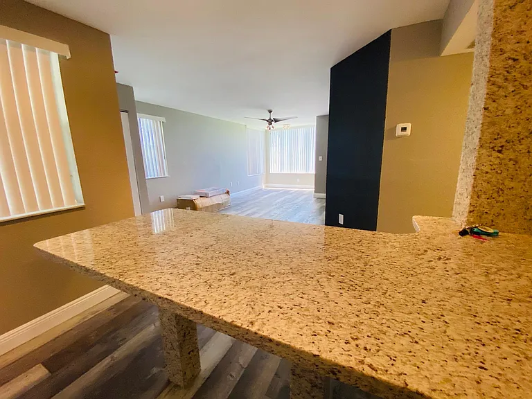 2831 N Oakland Forest Dr — Photo 18