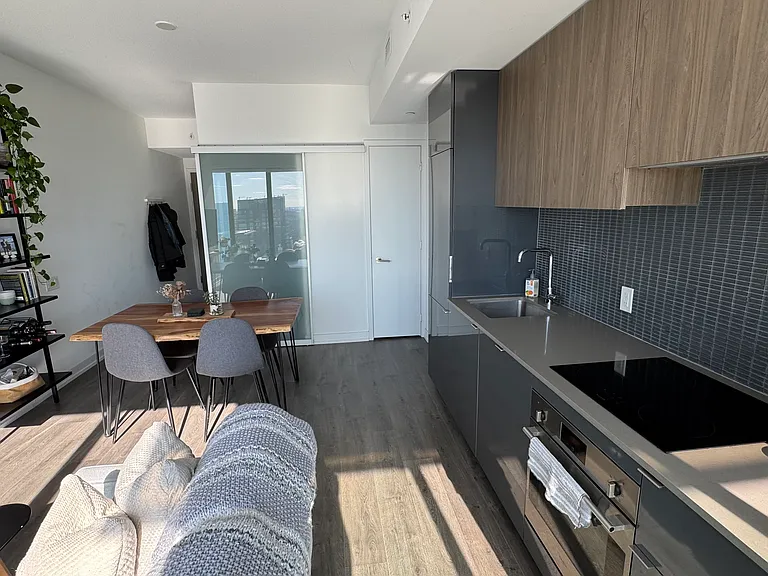 161 Roehampton Ave #3902 — Photo 5