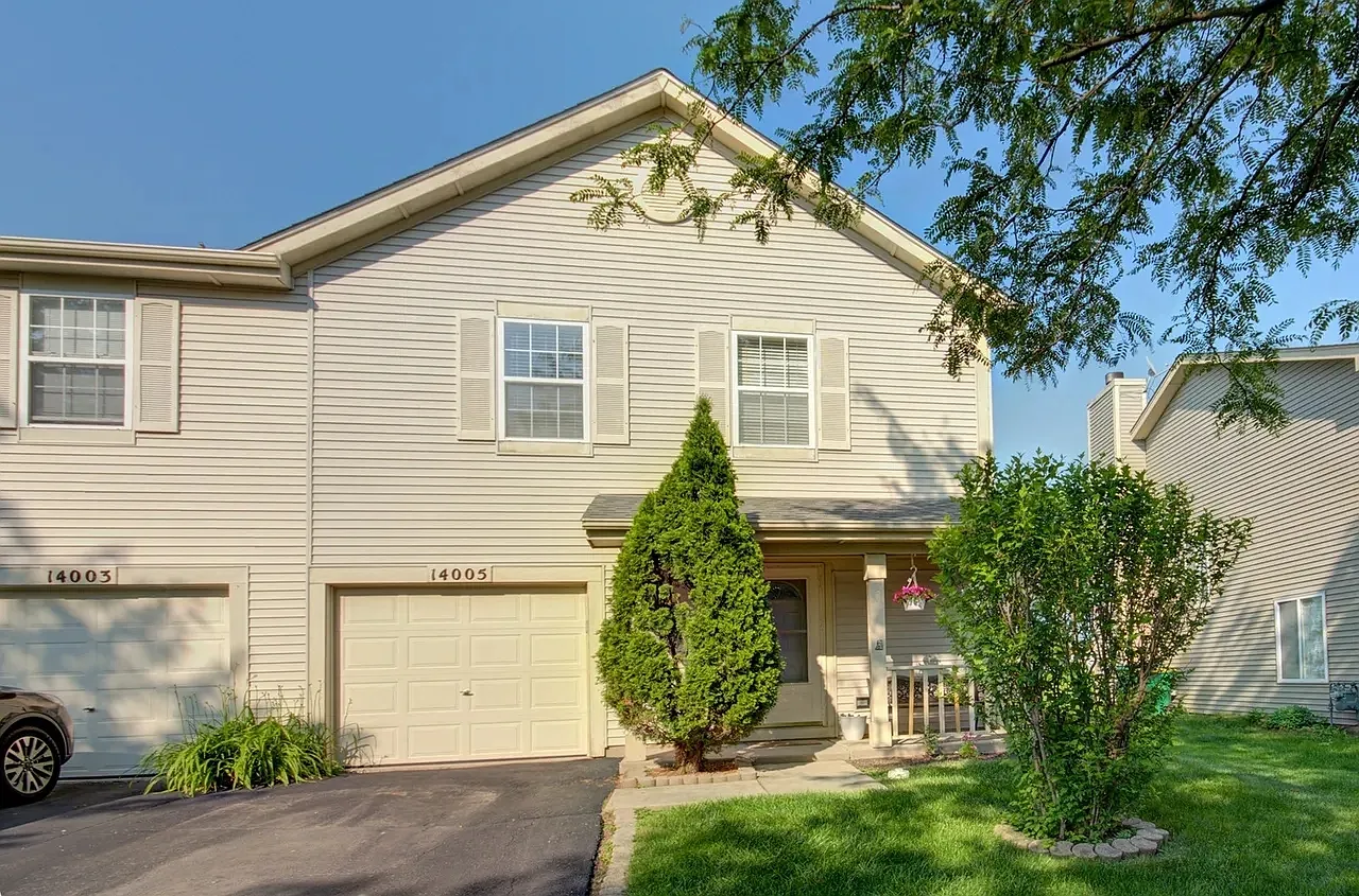 2 bed, 2.5 bath, 1192 sqft, $2,300 — Photo 1