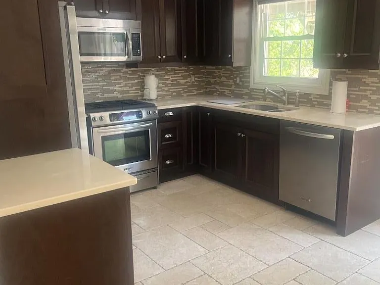 14 Chopin Dr — Photo 7