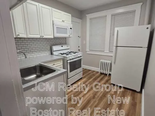 26 Harwood St, Lynn, MA 01902