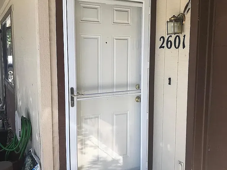2601 E Jeffrey Loop — Photo 2