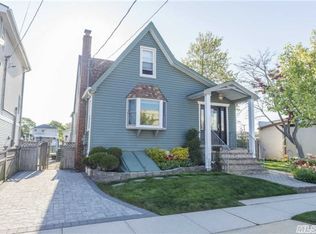 2 Beverly Rd, Wantagh, NY 11793