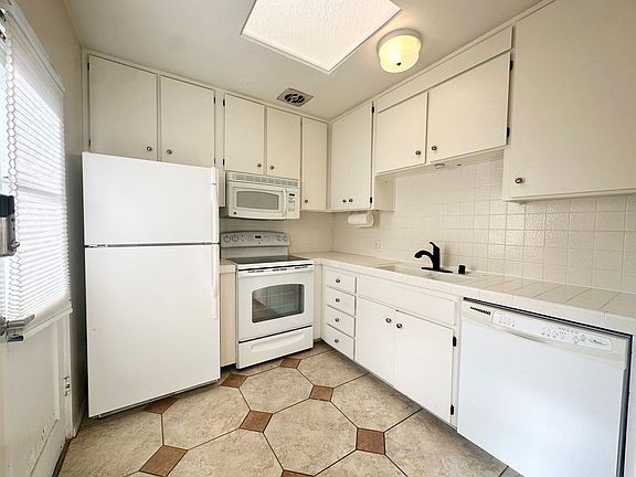 5th image of 290 S San Jacinto Dr #6B