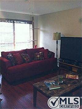 2nd image of 1765 Canterbury Ln