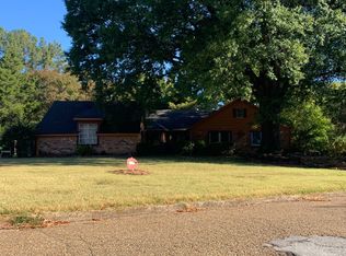 8228 Misty Meadows Ln, Memphis, TN 38125