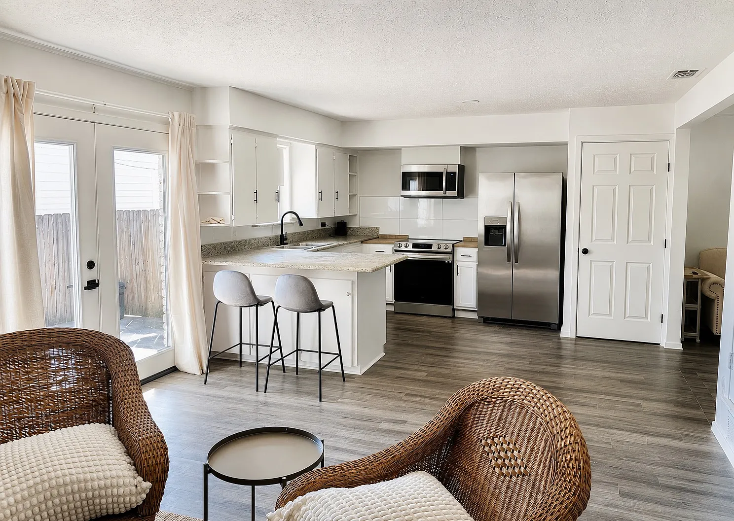 2 bed, 1348 sqft, $2,550 — Photo 2