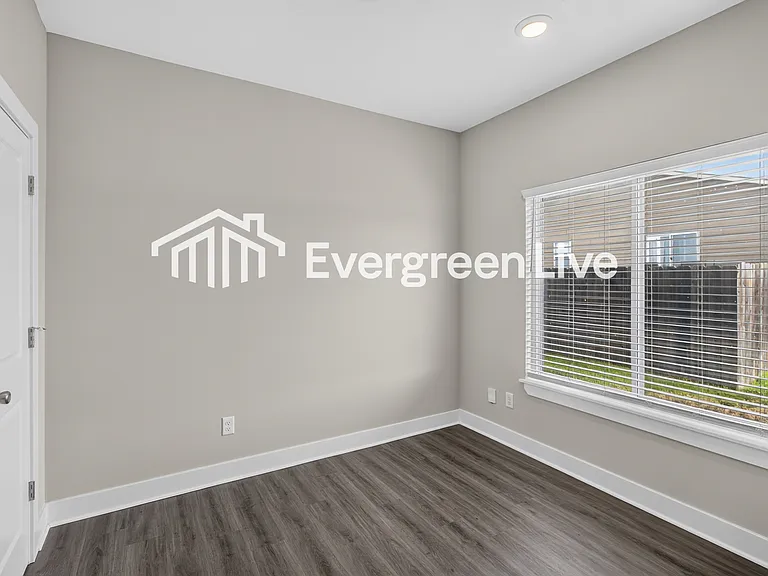 5247 N Cypress St — Photo 11