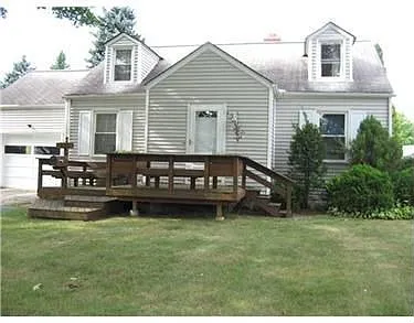 286 East Ave photo 1