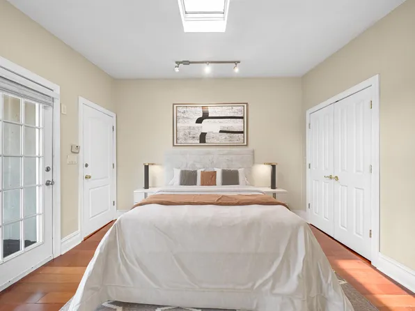 240 Clendenny Avenue image 13 of 40