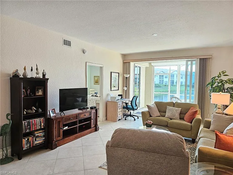 818 Tanbark Dr #102 — Photo 6