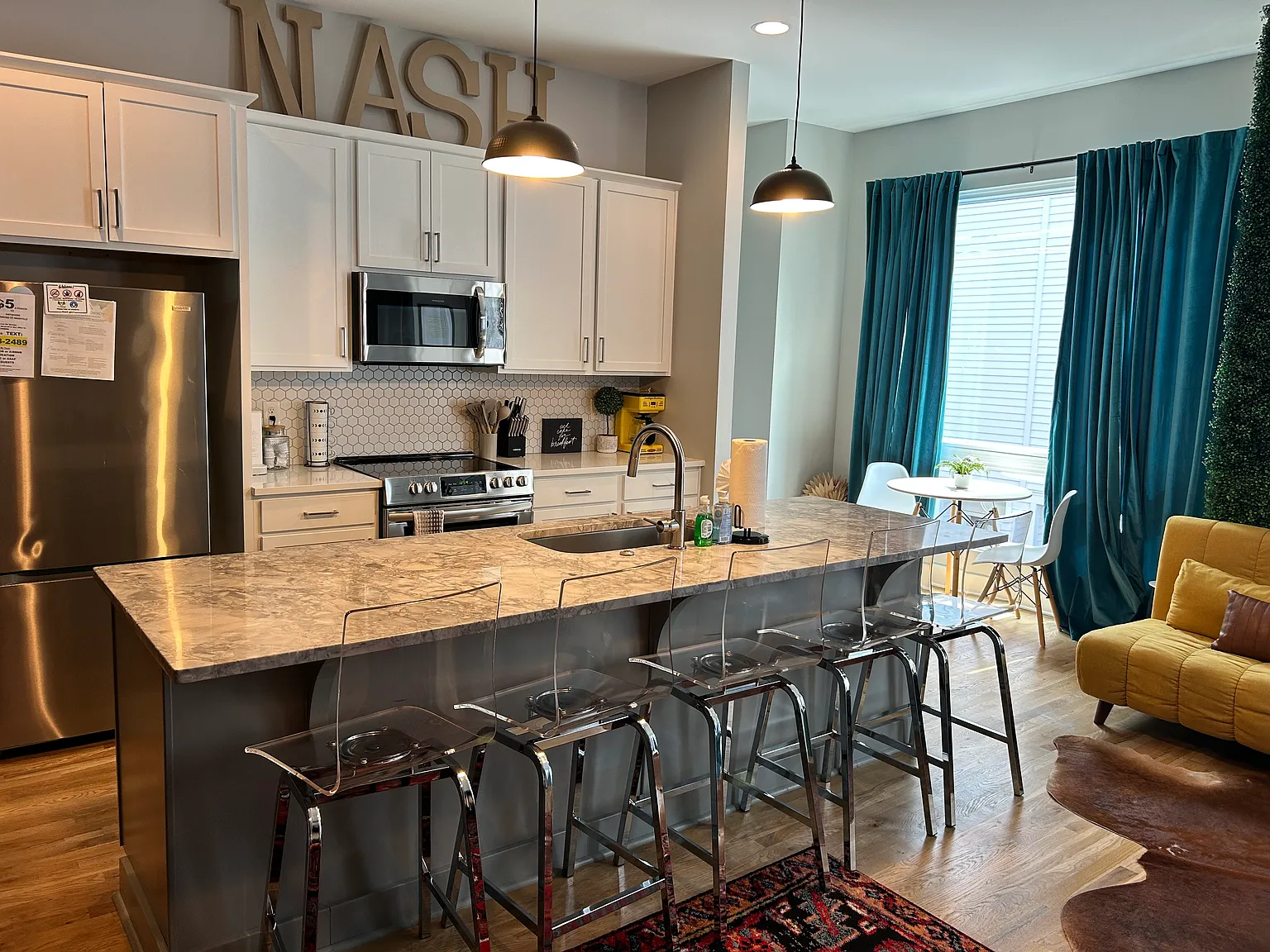 2 bed, 2.5 bath, 1200 sqft, $2,800 — Photo 2