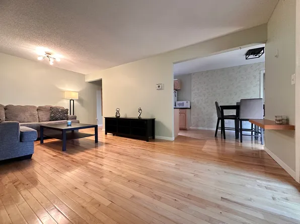 31 Woodsedge Drive APT 1C, Newington, CT 06111