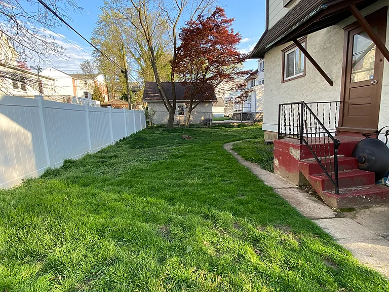 525 Harper Ave — Photo 1