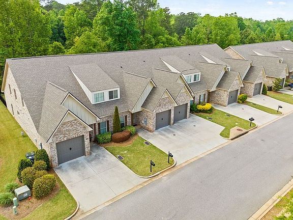 2nd image of 921 Pembroke Pl
