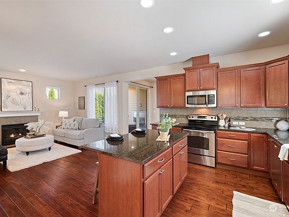 3rd image of 6810 Zenda Drive SE