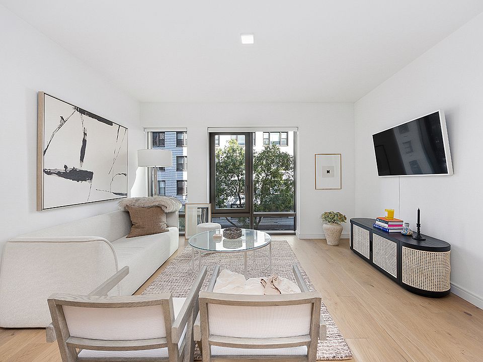 1st image of 200 E 21st St APT 3D
