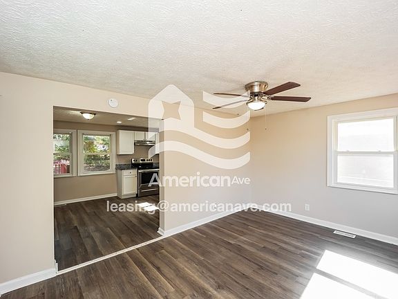 1065024_004_living_room_4.jpg