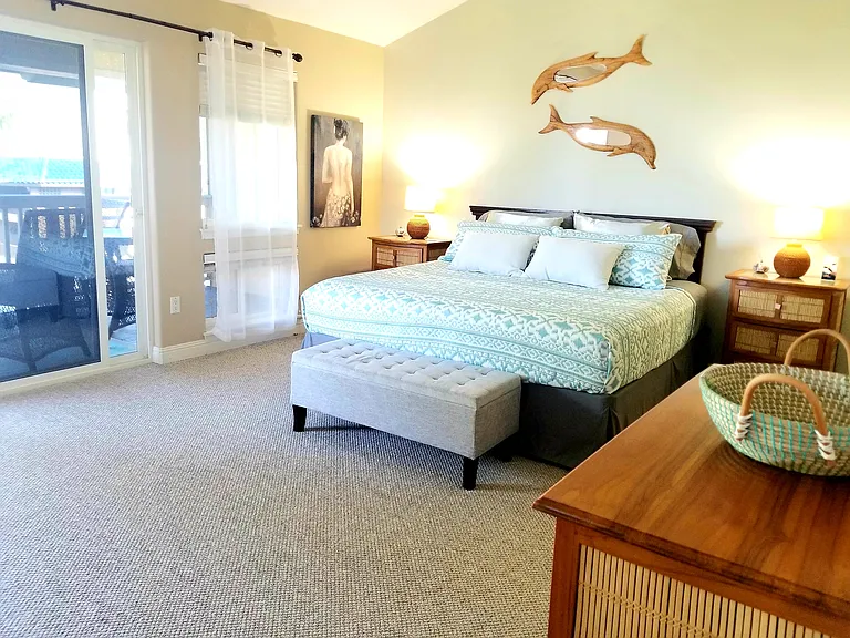 The home boasts a wonderful main bedroom with open floor plan and vaulted ceilings. There is an ensuite bathroom with his and her sinks and dressing areas.
Complete with a walk in closet