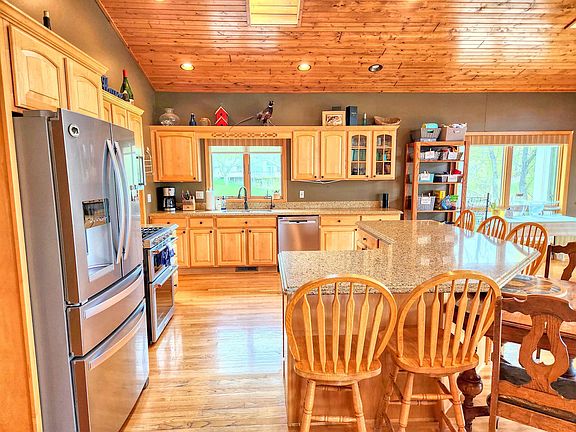 5th image of 23-32 Berkshire Ct