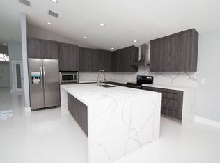 692 SW 200th Ter, Pembroke Pines, FL 33029