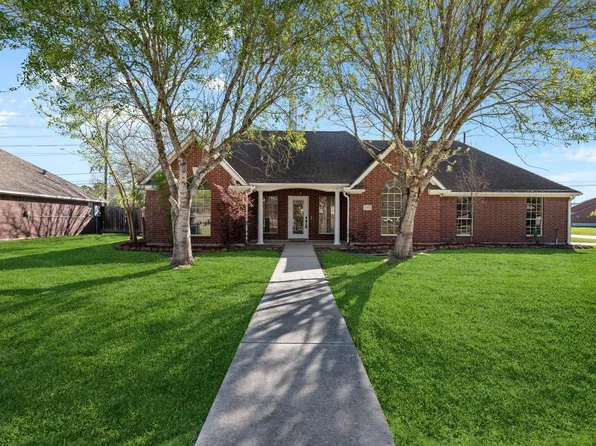 7302 Maple Ln, Baytown, TX 77521