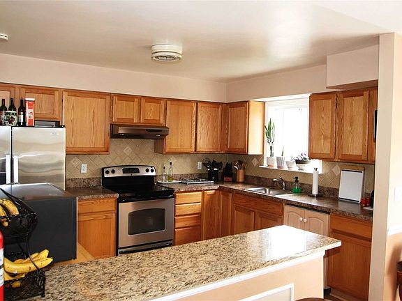3rd image of 51 Swan Pl