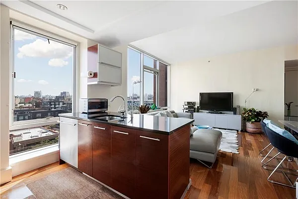 Sold by HomeDax Real Estate | media 2