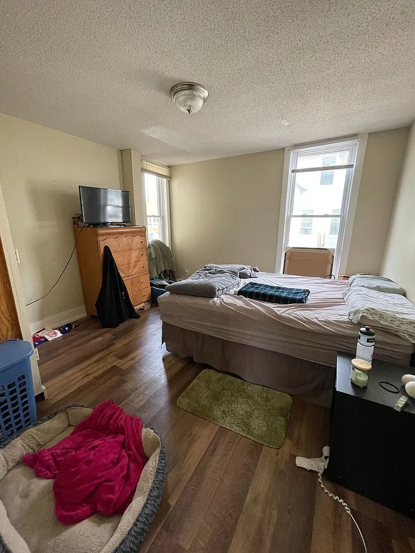 3 Bedroom Apartment Near UW-La Crosse with Off-Street Parking — Photo 3
