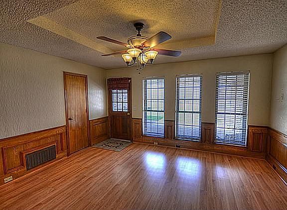 5th image of 4013 Bandera Dr