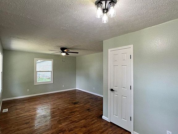3rd image of 625 W Lovell St